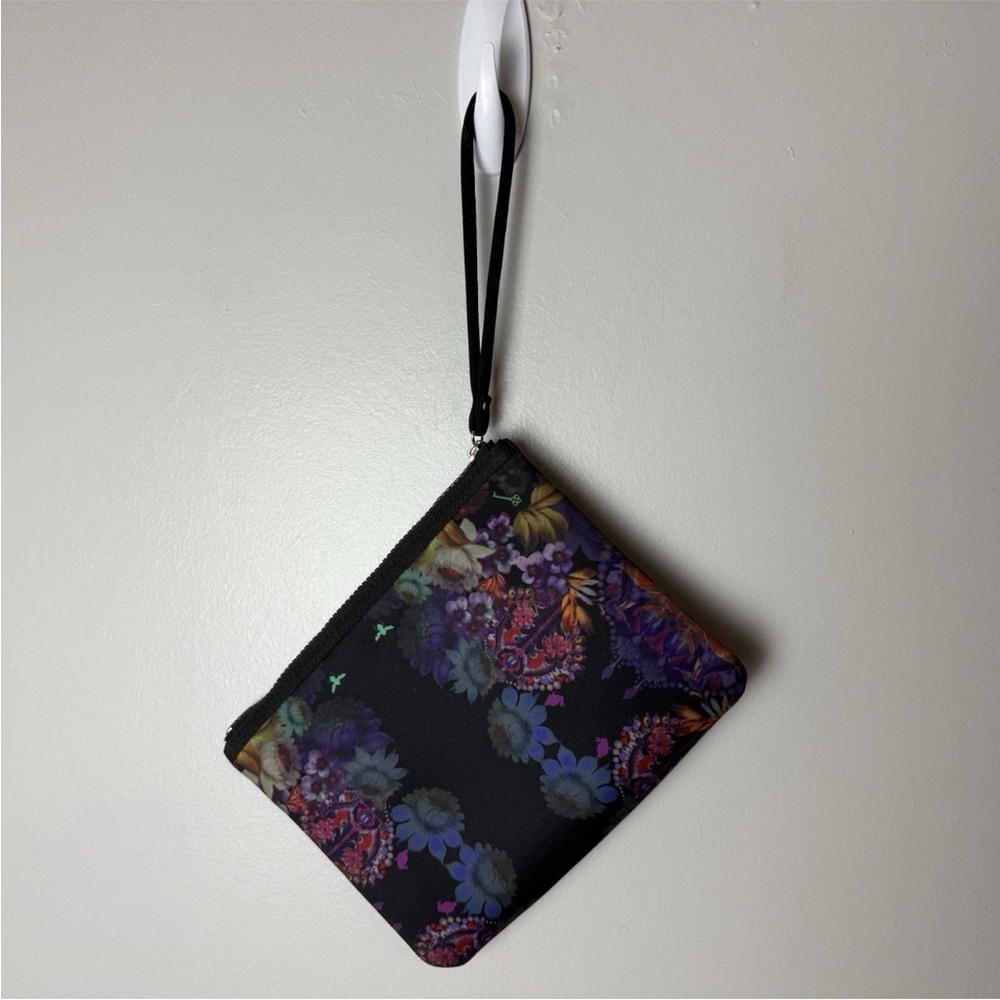 Cynthia Rowley GO Clutch Pouch Wristlet Black Floral Neoprene Zip Close 7 x 9 - Picture 7 of 7